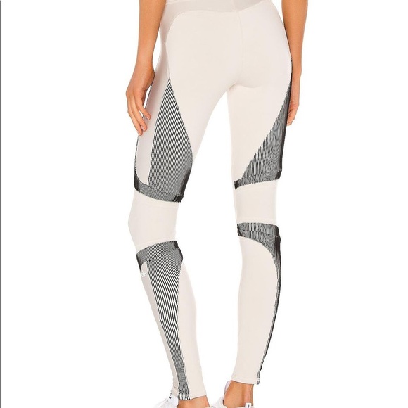 ALO yoga Electric Leggings in bone - Picture 2 of 6
